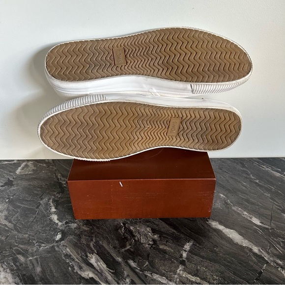 Carlo Lace-Up Sneaker - Picture 9 of 10